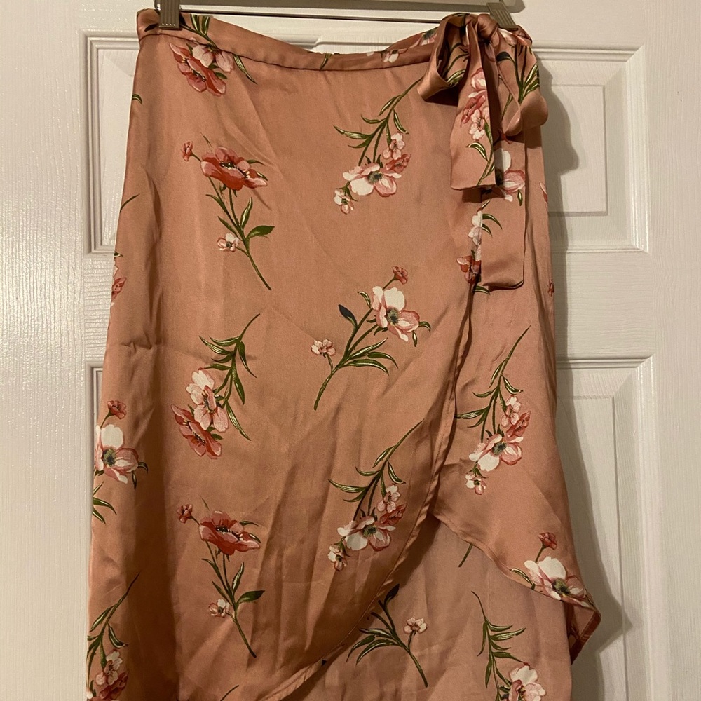 Flowy flower mid length skirt